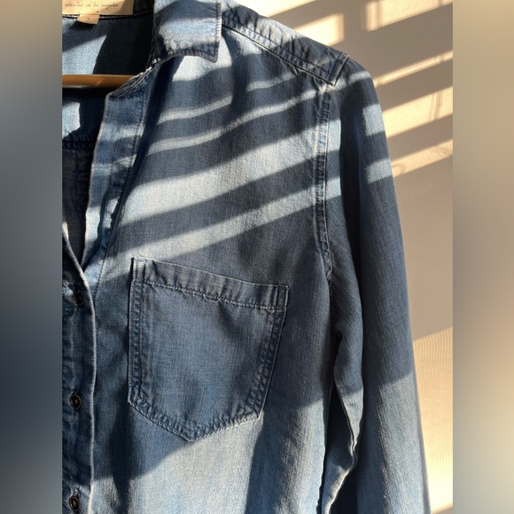 Cloth and Stone Anthropology Chambray Shirt Size Small - Picture 3 of 7